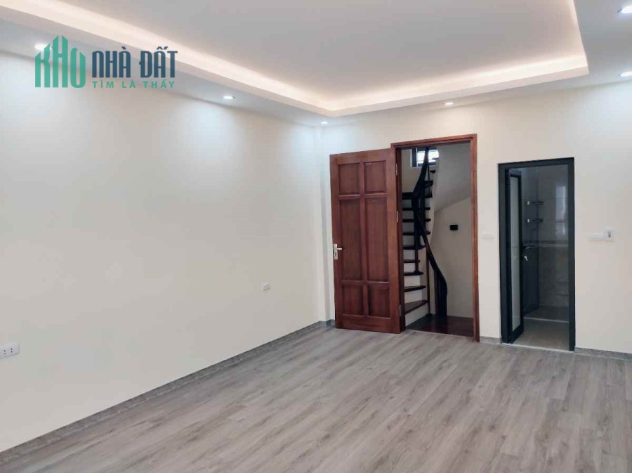 Chính chủ Bán nhà 5 tầng đường Thụy Khuê, Ba Đình, Lô góc, Sát mặt phố
