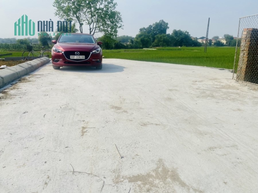 Nhỉnh Tỷ có ngay lô đất 100m2 vuông vắn mặt tiền rộng tại Phú Cát , Quốc Oai.