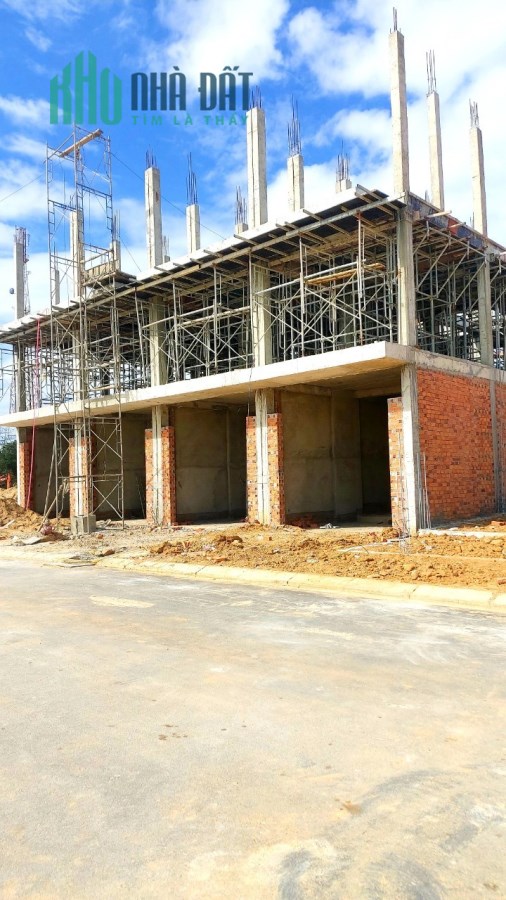 Bán nhà phố cách sân bay Thành Sơn chỉ 1,5km, giá F0 cho NĐT