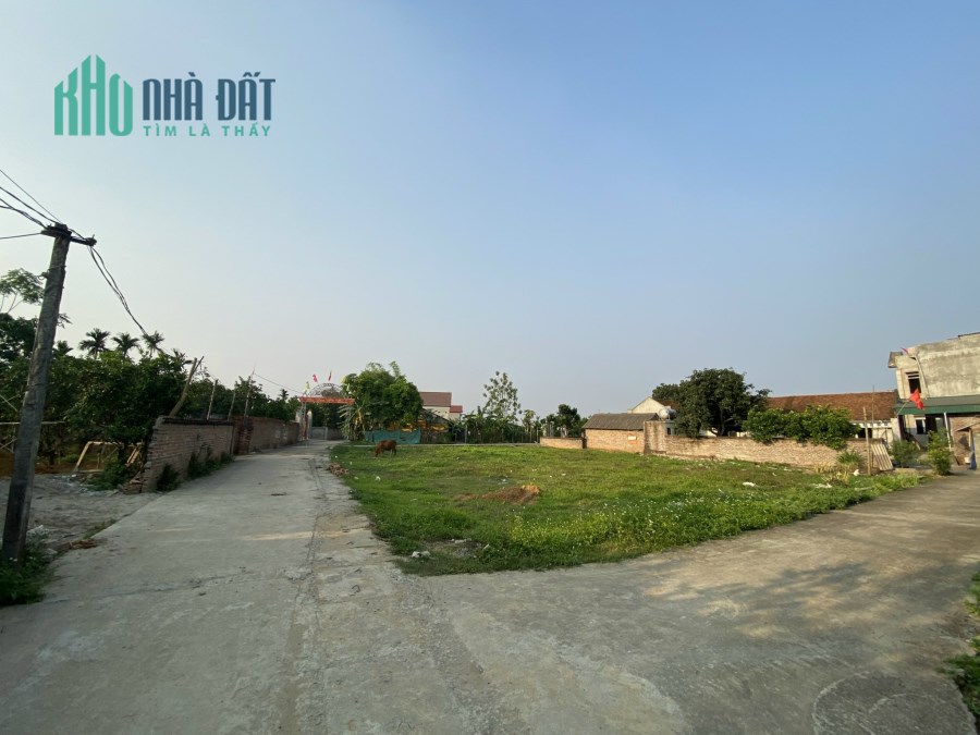 Bán 780m2 lô góc 3mt gần nhà văn hóa thôn 2 xã Phú Cát. LH: 0977234623