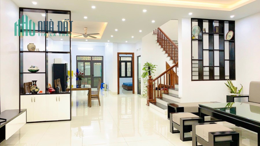 Bán nhà 2 tầng Trục chính Làng Bầu, Liên Bảo, Vĩnh Yên 172m2,giá: 4,6x Tỷ.Liên hệ: 0986.454.393