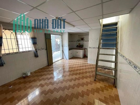 Nhà Trình Đình Trọng, 26m2, hẻm xe tải, sau MT 1 căn, 3.3 tỷ, 0763801388.