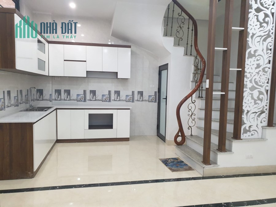 Nhà mới 5 tầng - Nguyễn Đình Hoàn - 30m2 -3.95 tỷ