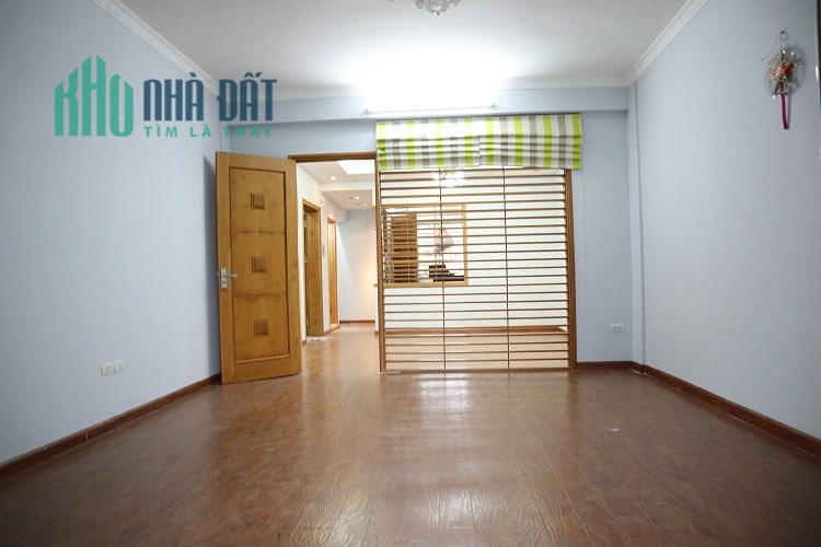 Bán gấp CH tập thể Tầng 2 Giảng Võ giá 2.2 tỷ, 55m2, NT đầy đủ, view đẹp