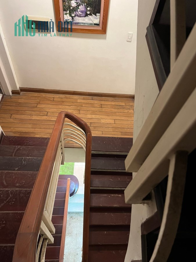 Cần bán biệt thự Nguyễn Khánh Toàn 230m2, 5T, phân lô VIP, 11m MT, ô tô tránh, vỉa hè 2 bên 2m,