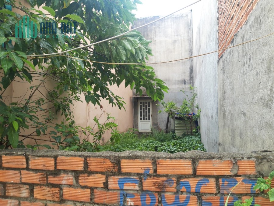 Tôi cần bán lô đất 104m2 bố mẹ để lại có sẵn  nhà