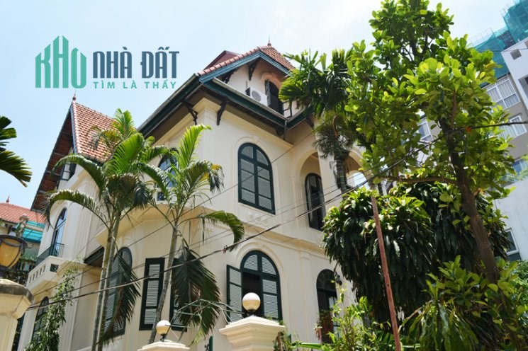 Bán biệt thự phố Quảng An view Hồ Tây, 330m2, MT: 15m. Giá 198 tỷ
