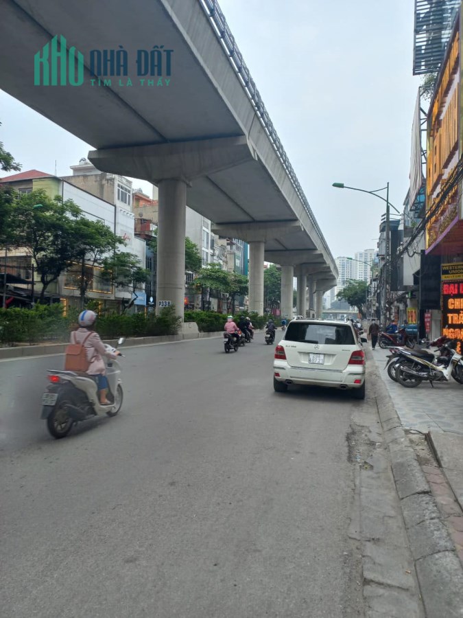 Bán nhà mặt phố Cầu Giấy vị trí đẹp, kinh doanh tốt, 50m2, MT 4,5m, 21 tỷ thương lượng