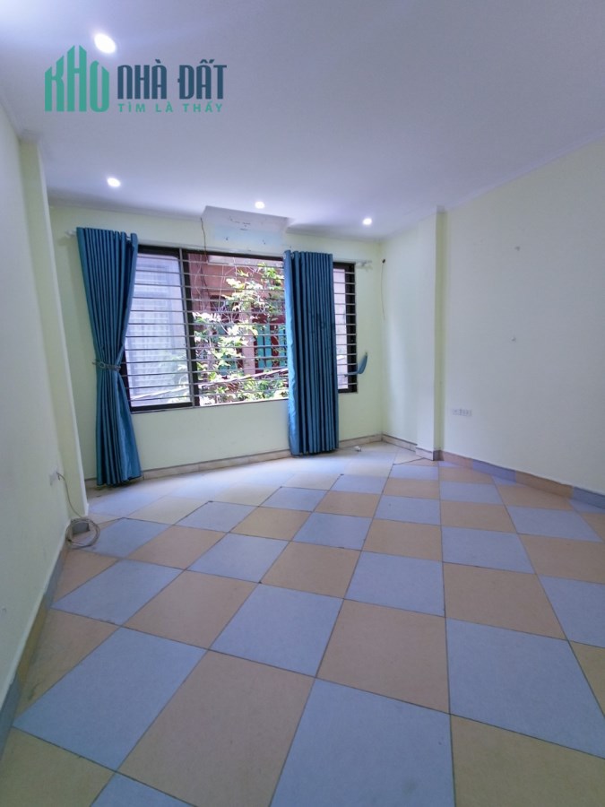 Bán gấp nhà Nguyễn Khuyến Hà Đông, phân lô,ô tô tránh vào nhà, kinh doanh, DT 35m2, Gía 5 tỷ 1.