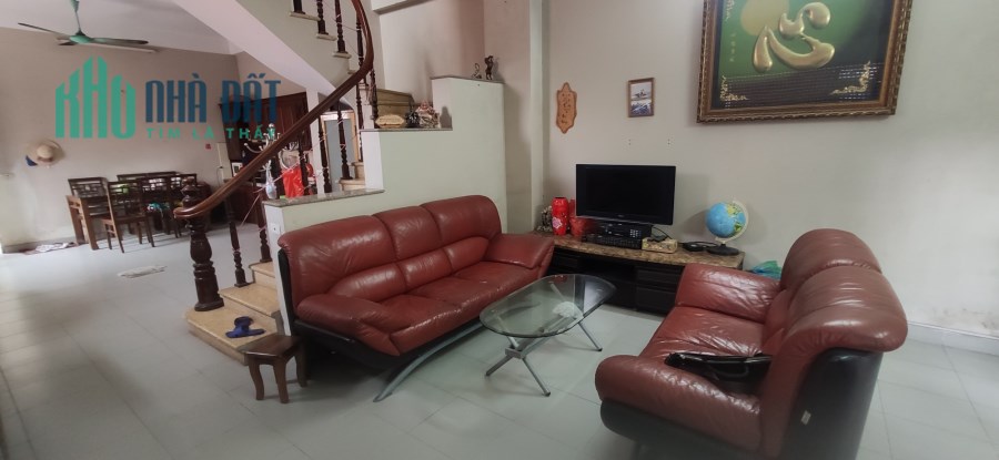 Nhà phố Nguyễn Văn Cừ, 65mx5T lô góc, ngõ 5m giá 8tỷ5.