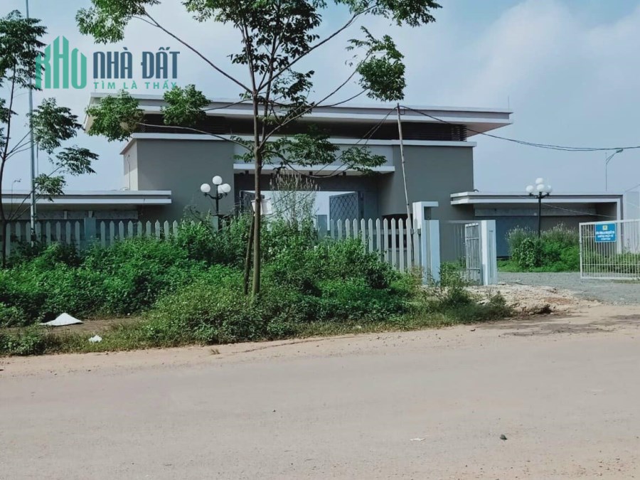 Bán 130m2 thôn 5 Phú Cát sát nhà máy in tiền giá hơn 11tr. LH: 0977234623