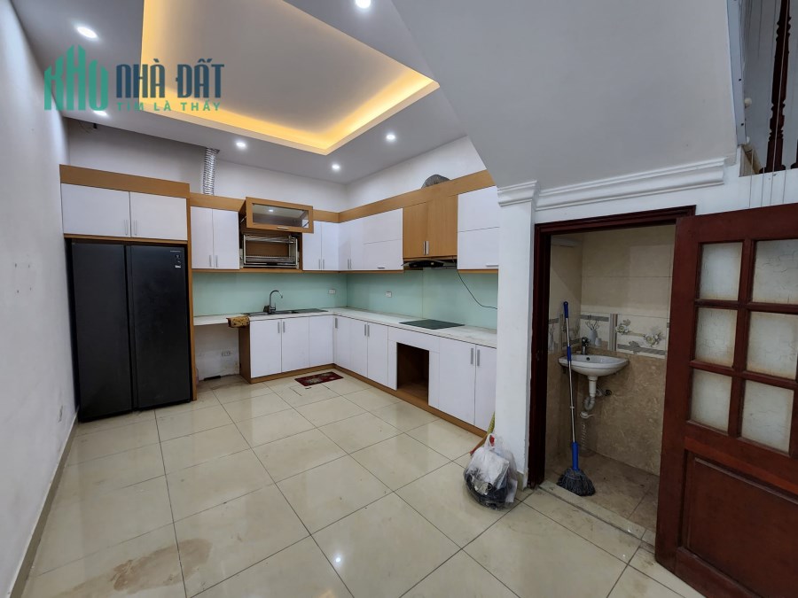 Nhà Duy Tân, Cầu Giấy, ô tô tránh, vỉa hè, kinh doanh văn phòng, 55m2, 5 tầng, mặt tiền 4m
