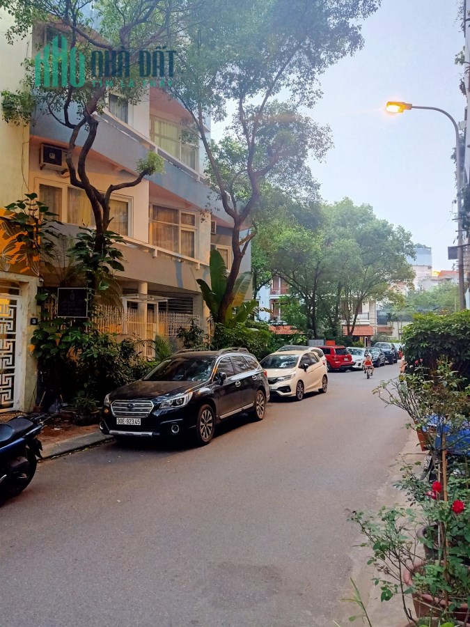 Bán nhà Giảng Võ sát phố, Kinh doanh, Ô Tô tránh, Thang máy,Vỉa hè, 110m2, MT 7,5m, 33 tỷ
