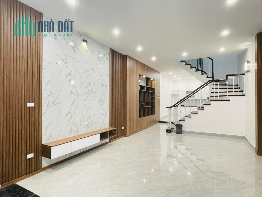 Trắng tinh khôi, sang trọng, gần phố, bãi để ô tô , nhà Quan Hoa 7.9 tỷ