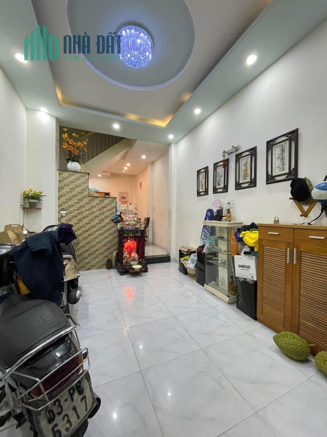 Bán nhà 4x10m, hẻm xe hơi, ngay cạnh Quận 3, nhỉnh 5 tỷ