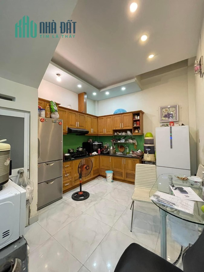 Bán nhà ngay CMT8 cực đẹp, mới, cạnh Quận 3, 4x10m, nhỉnh 5 tỷ