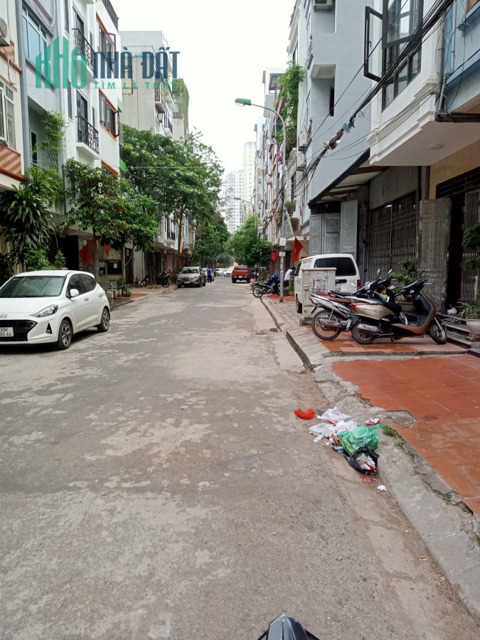 Cần bán nhà 7 tầng, mặt kinh doanh thuận tiện , gần các trường mầm non, cấp 1, 2