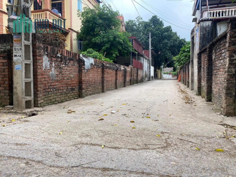 Bán đất xóm Đường, Mê Linh, ngõ thông, ô tô 7 chỗ vào đất, mặt tiền rộng, chỉ 3.8 tỷ.