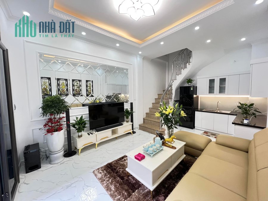 Bán nhà đường Kim Giang, gần Chợ,..ô tô đỗ cửa, 50m2, 5 tầng, 6 tỷ.