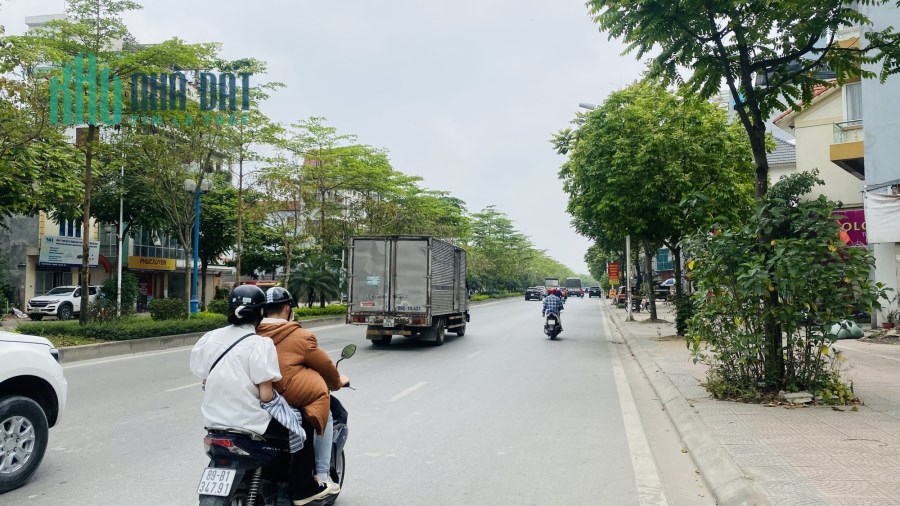 Bán đất mặt phố Cổ Linh, Long Biên, Hà Nội diện tích 111m, mặt tiền 7m