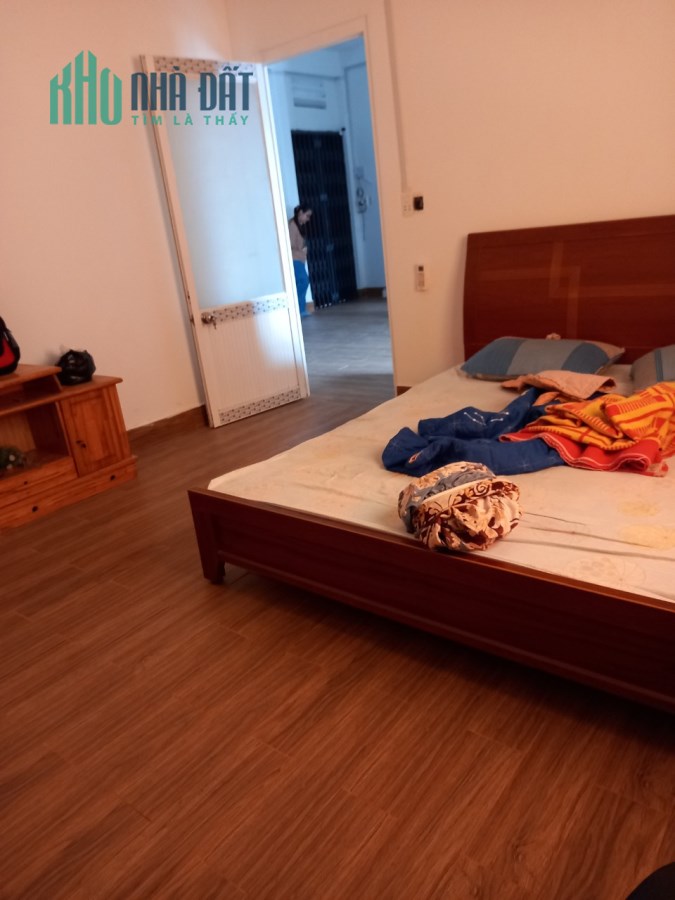 Chính chủ bán CHCC trung tâm chợ Lớn SG (trước cửa chợ Bình Tây) F2, quận 6. Lh:0986558039
