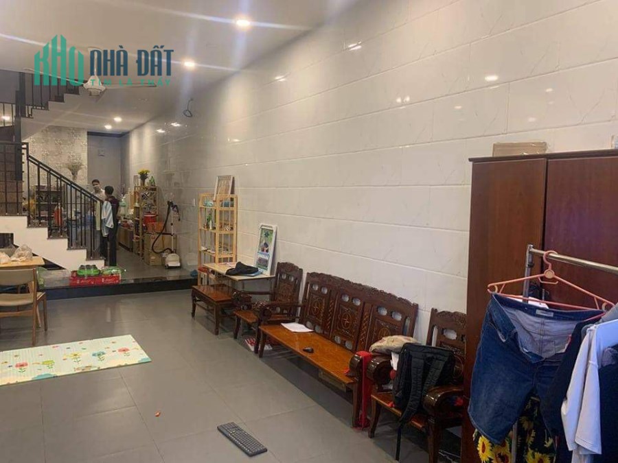 Duy nhất bên  trường Đại Học Tài Chính – Marketing, Quận 9, chỉ  6.4 tỷ, xe hơi.