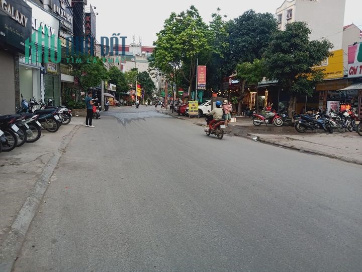 Bán nhà mặt phố Trâu Quỳ, Gia Lâm, Hà Nội diện tích 92m, mặt tiền 5m kinh doanh tốt.