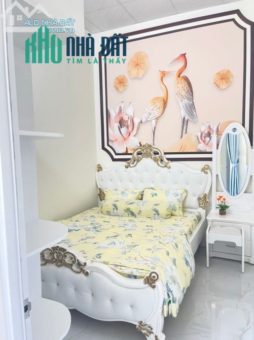 CHẠY THẬN BÁN GẤP NHÀ 4 TẦNG  ĐƯỜNG LÊ VĂN SỸ QUẬN 3 CHỈ 5 TỶ 6 SHR GẦN CHỢ TIỆN KD