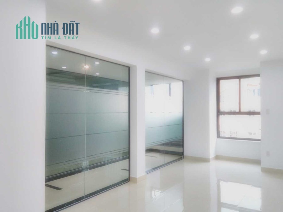 Giá tốt - bán căn office 35m2 2.5 tỷ tại Kingston Residence, nội thất cơ bản, view chính Đông