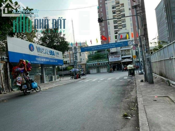 Nhà 2MT trước sau điều 8m Lê Văn Sỹ Q3 ,thông Trường sa ,hẻm Hoa Hậu