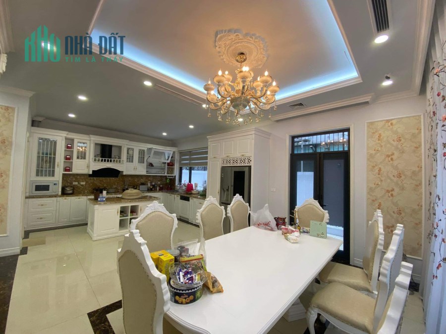 Chính chủ cần bán nhanh biệt thự Sài Đồng diện tích 141m, mặt tiền 7,2m gần hồ