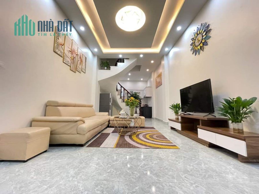 Bán nhà phường Yên Sở , ô tô cách 50 m, 55M x 5T, 5.8 tỷ. LH 0975149605