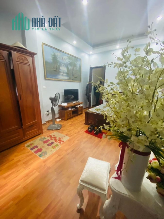 Bán nhà Phố Trường Chinh, mặt ngõ ô tô tránh, 20m Ra phố 40m2x 5 tầng giá 8.9 tỷ