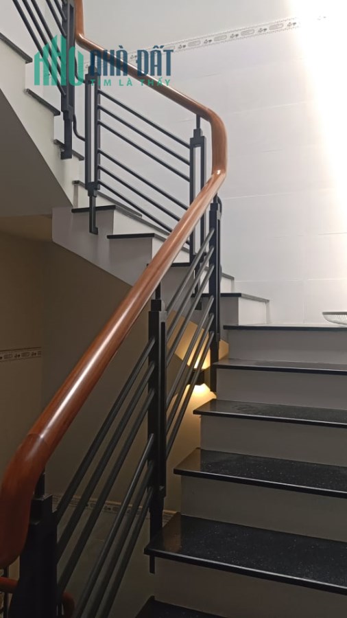 Mặt tiền Hà Huy Giáp, Thạnh Lộc, Quận 12, 105m, 5 tầng, giá 11 tỷ.