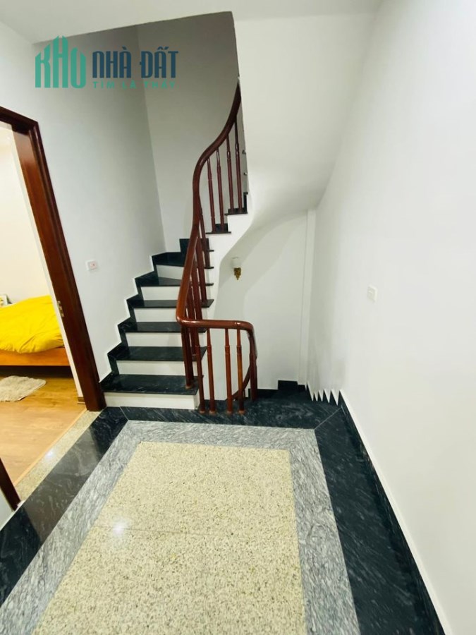 PHỐ HOÀNG QUỐC VIỆT- Nhà 33M2x5T GIÁ 3,6 TỶ(CÓ THƯƠNG LƯỢNG)