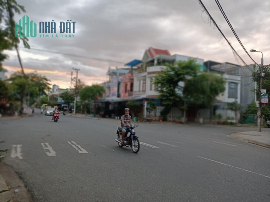 Nhà 2 tầng MT Tú Mỡ, DT 112m2, ngay bến xe Đà Nẵng