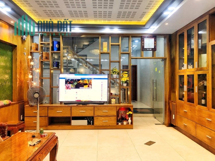 Tòa nhà văn phòng Nguyễn Thị Định, Bình Trưng Tây, Quận 2, 5 tầng ngang 6,8m, giá chỉ 33,5 tỷ.