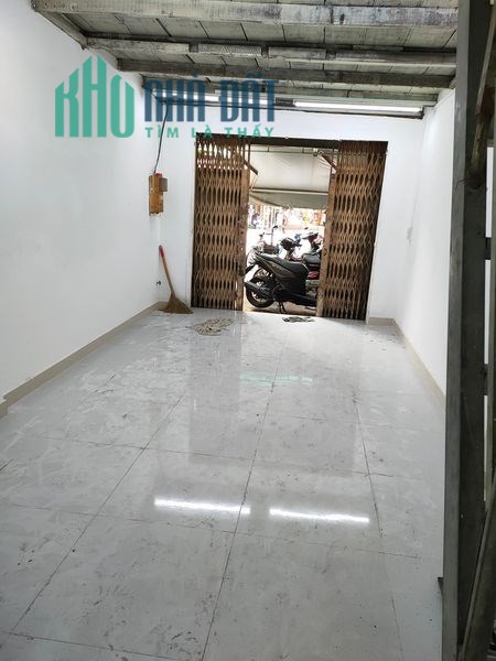 Vì lý do công việc mình cần nhượng lại nhà mặt tiền đường Vĩnh Khánh, quận 4
