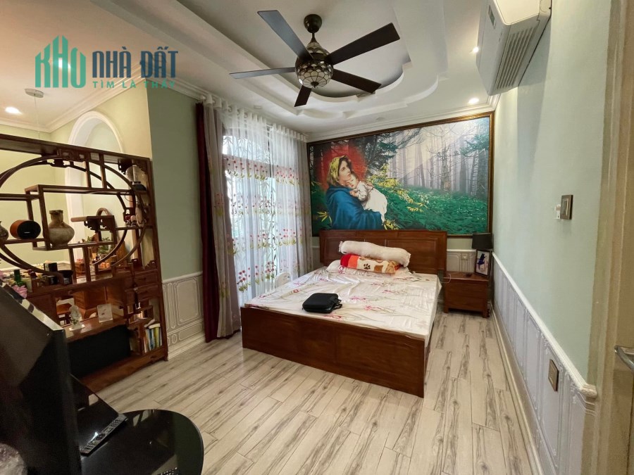 Bán villa, biệt thự đường Nguyễn Trọng Tuyển. Phường 1. Quận Tân Bình. 147m2.Giá 37 tỷ 0988758645.