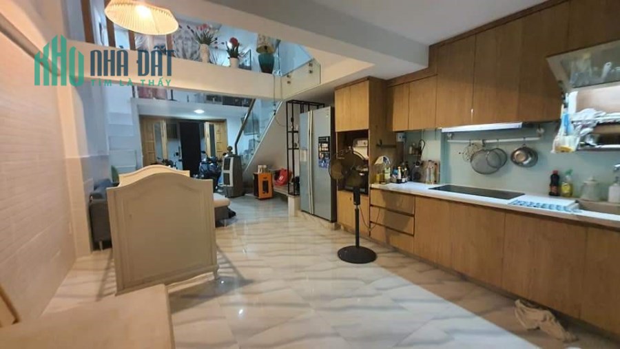 Bán nhà đường 8m thông Âu Cơ, 61m2, 4 tầng đẹp lung linh, gần BigC, nhỉnh 7 tỷ.