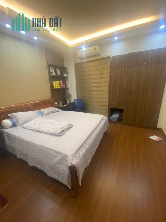 Nhà cực đẹp,lô góc,kinh doanh đỉnh,ngõ thông thoáng nhà Phạm Văn Đồng 5 tầng, 4.4 tỷ