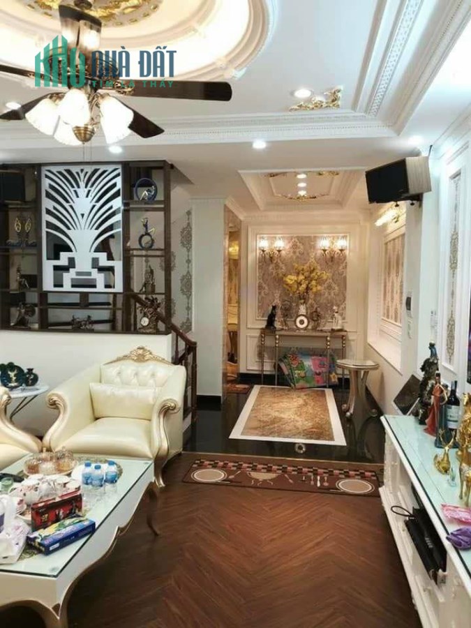 bán nhanh nhà 4 tầng ngõ 135 phố Nguyễn Văn Cừ diện tích 90m, mặt tiền 5m