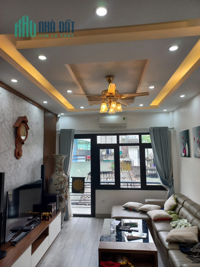 Nhà Ngọc Hồi 48m 4 tầng nhỉnh 4 tỷ, oto đỗ cửa, tặng nội thất