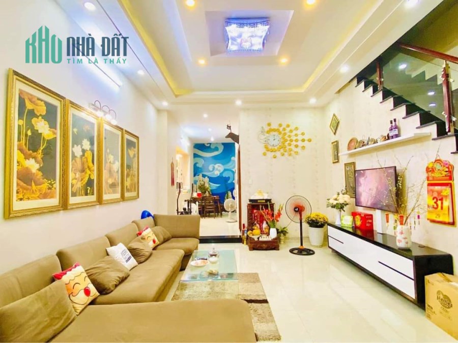 Bán nhà Tân Phú, giáp Tân Bình, 91m2, 4 tầng mới tinh, ngang 5m, chỉ 8 tỷ thương lượng.