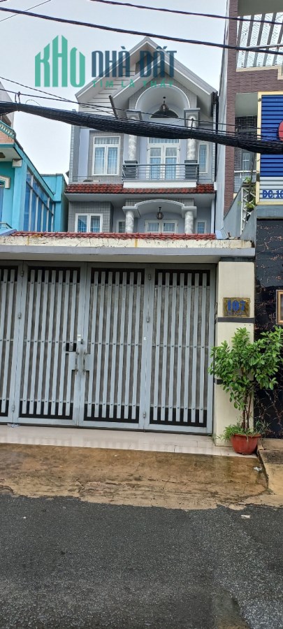 cần bán nhà mới xây 3 tầng , btct, chỉ 4,5tỷ 51m2.