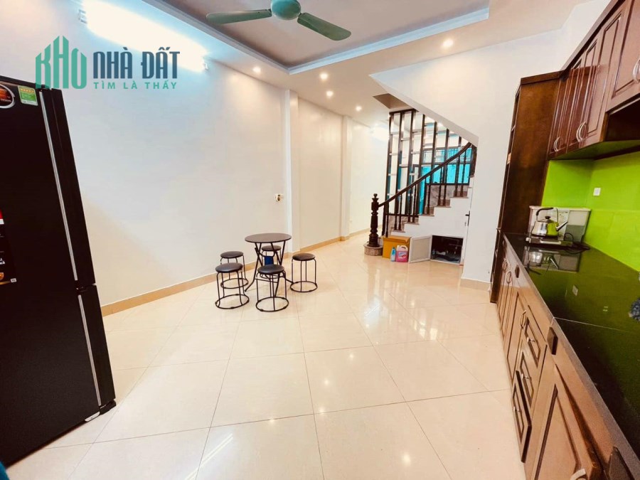 Giá hạt dẻ chỉ 4,15 tỷ nhà Vũ Tông Phan, 35m2, 5 tầng, tặng nội thất xịn