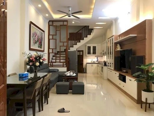 Gia đình bán CHTT Ngọc Khánh giá 2.8 tỷ, 80m2 ( tầng 2), đẹp ở luôn