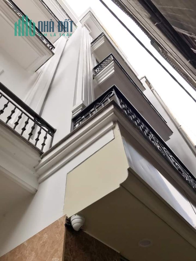 Siêu hiếm, bán nhà Lạc Long Quân, Cầu Giấy 34m, 5T, MT 4.2m, nhỉnh 4 tỷ.