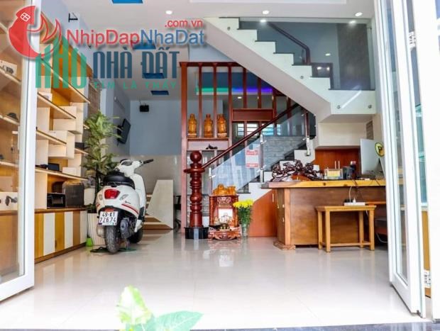 Nguyễn Tất Thành - Hẻm ba gác - 4 lầu sân thượng - chỉ 4 tỷ 600 triệu với DT 45m2