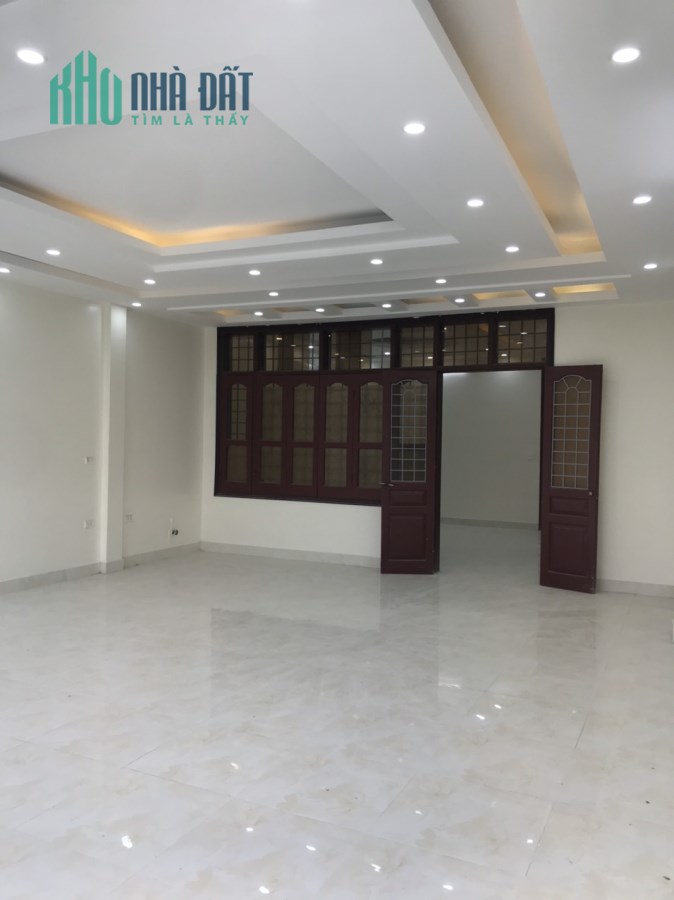 Cho thuê nhà 3 tầng mặt đường Mê Linh 400m2, giá: 25tr/m2.Liên hệ: 0986.454.393-0986.797.222